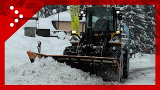 Neve a Madesimo aumenta lintensità dei fiocchi ruspe al lavoro per sgomberare le strade [upl. by Hernando]