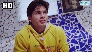 Shahid Kapoor Admires Himself  Ishq Vishk Scene  Hit Bollywood Movie [upl. by Noied964]