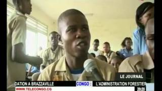 Congo  Kintélé  les élèves obligés de louer des chaises pour suivre les cours [upl. by Felicle829]