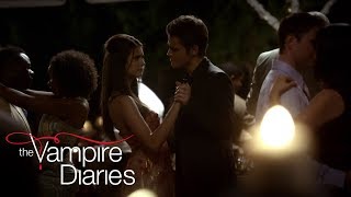 Diários De Um Vampiro 1x4 Damon Separa Elena E Stefan Dublado HD [upl. by Wrennie]