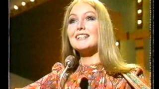 MARY HOPKIN  quotJeffersonquot live on quotMorecambe and Wisequot 2 June 1971 [upl. by Anavlys734]