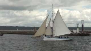 Reder Mor  Les Tonnerres de Brest et Temps Fête sur Douarnenez 2012 [upl. by Troyes404]