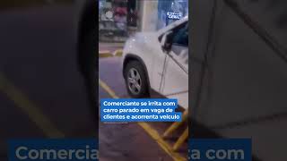 Comerciante se irrita com carro parado em vaga de clientes e acorrenta veículo shorts balançogeral [upl. by Fanchet540]