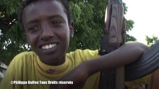 SomalieLes Enfants Soldats de Mogadiscio [upl. by Fronniah]