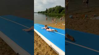 Wir bauen eine XXL WASSERRUTSCHE am See 😵💦mit Itsmisabell und Tom airtrack slipandslide lustig [upl. by Fari773]