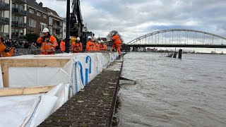 Noodplan in werking langs de IJssel zandzakken geplaatst bij Deventer Welle afgesloten [upl. by Inatsed]