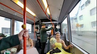 Lippstadt Schützenfest im Süd 2023  Königspaar mit Hofstaat chartert Bus wegen Regen zum Festplatz [upl. by Iruy]