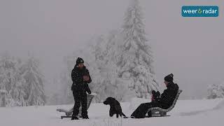 Weerreporter in winterwonderland regio Winterberg [upl. by Eidnahs]