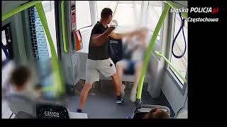 Rozpoznajesz agresora BEZ POWODU zaatakował pasażera tramwaju Policja udostępniła wideo  FAKTPL [upl. by Rebeka]