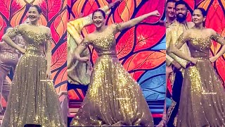 Hania Amir Performance in HUM STYLE AWARD LONDON HSA humaward haniaamirhumaward haniaamirdance [upl. by Noxas516]