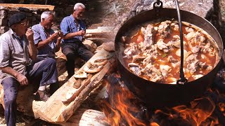 Caldereta tradicional de los pastores en la montaña  Receta popular  Documental [upl. by Lirrehs]