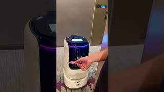 Hotel room service with robot chinatrip China robot [upl. by Sheridan]