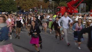 Oktoberfest 2018 So war der WiesnStart in München [upl. by Paulson]