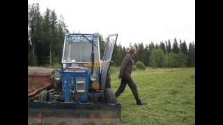 Fordson Super Dexta ruohonleikkuri lawnmover [upl. by Ofloda]