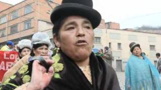 Les hausses de prix renvoient les Boliviens dans la rue [upl. by Kaya110]