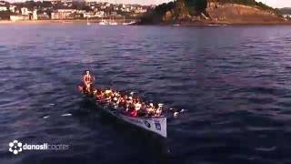 Entrenamiento al atardecer en la Bahía de la Concha de la trainera femenina ArraunDonostiarra [upl. by Horn710]