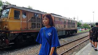 Commuter Train 368 Chachoengsao  Bangkok stops for passengers at Lat Krabang 19 September 2024 [upl. by Runck]