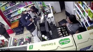 Se robaron hasta los packs de pañales Brutal asalto a droguería en el norte de Bogotá [upl. by Dettmer]