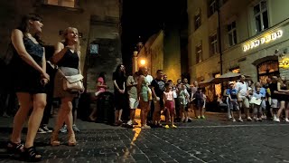 Львів нічне життя Львова Lviv nightlife вуличний музикант [upl. by Elenaj]