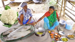 SMALL FISH curry with CAULIFLOWER cookingampeating by our santali tribe couple  fish curry recipe [upl. by Galina]