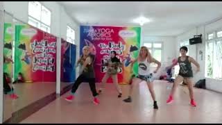 Zumba Fitness quot Chimbala  Tumbala quot  Lia Morena [upl. by Jakoba]