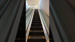 折尾駅のエスカレーターに乗りました escalator Orio station Fukuoka Japan [upl. by Carlyn108]