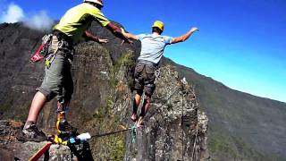 Highline  slackline des 3 Salazes La Réunion [upl. by Aracot]