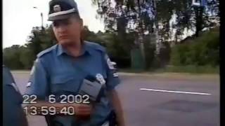 MJuškauskas gerina policiją Vairotojas sustoja o automobilio nestabdo 2002 [upl. by Oigaib160]