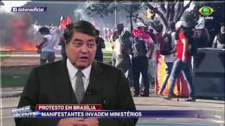 Manifestantes invadem Ministérios em Brasília [upl. by Tillio]