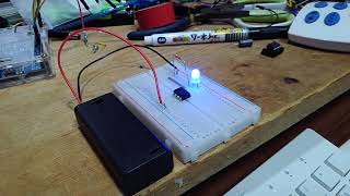 ATtiny85でLチカ上手くできました [upl. by Uaeb]