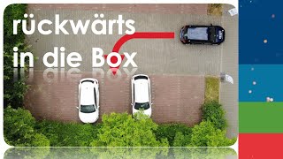 Einparken rückwärts in die Box  Fahrschule [upl. by Oivlis8]