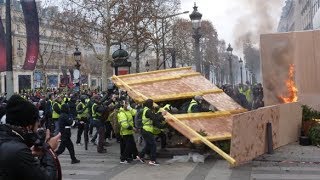 🚨 Paris im Ausnahmezustand  Wie die quotGelbwestenquot die Straße erobern [upl. by Aienahs]