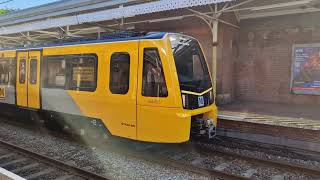 Tyne and Wear Metro 555005 at Cullercoats [upl. by Malloch]