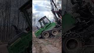 John Deere forestry equipment on Slope shorts forestmachine johndeere heavyequipment [upl. by Mannos176]