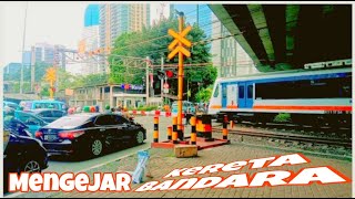 Railway crossing ‼️ motor ride cegat kereta Bandara di pelintasan stasiun karet [upl. by Zetes524]