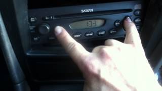 How to set the clock on a Saturn car radio [upl. by Beatriz]