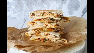 Quesadillas Med Pulled Kylling Salsa Og Cheddar  One Kitchen DK [upl. by Maurice]