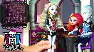 How To Assemble the High School Playset  Monster High [upl. by Arodaeht]