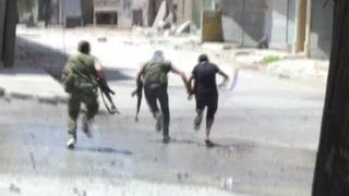 Syrie violents combats de rue bombardements Ã Alep [upl. by Acenahs943]