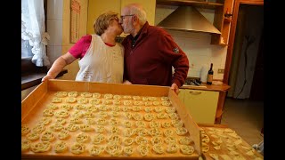 LE CARTELLATE PUGLIESI DOLCE TIPICO NATALIZIO  RICETTA DELLA Nonna Maria [upl. by Gilmour]