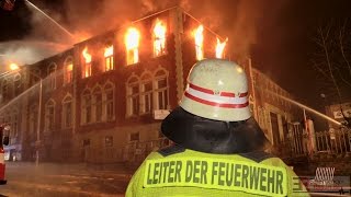 GROSSBRAND IN SOLINGEN  Verwaltungsgebäude im Vollbrand  Spektakuläre Einsatzdokumentation [upl. by Chiarra988]